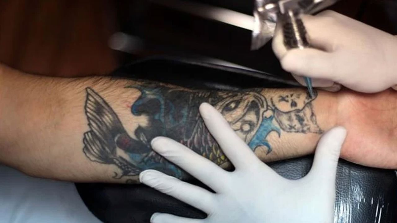 18 yaş altına dövme ve estetik müdahaleye hapis cezası